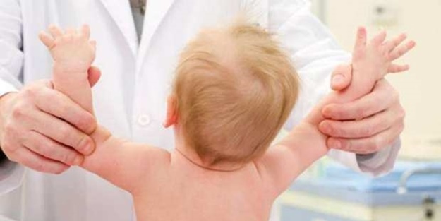 Sevgisiz büyüyen çocuklar kısa boylu oluyor!