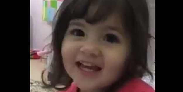 Sevimli kız sure okuyor - VIDEO