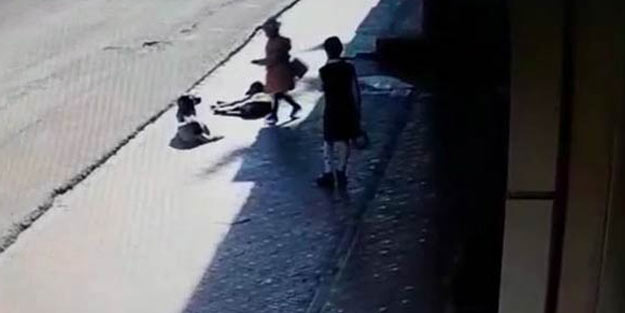 Sevmek için yaklaştığı köpekler tarafından yaralandı