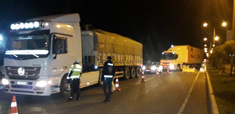 Seyahat kısıtlaması kaldırılan Şanlıurfa girişinde araç yoğunluğu yaşandı 