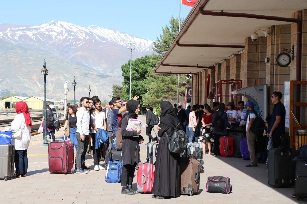 Seyahate çıkanlar en çok arkadaş, akraba evinde kaldı 