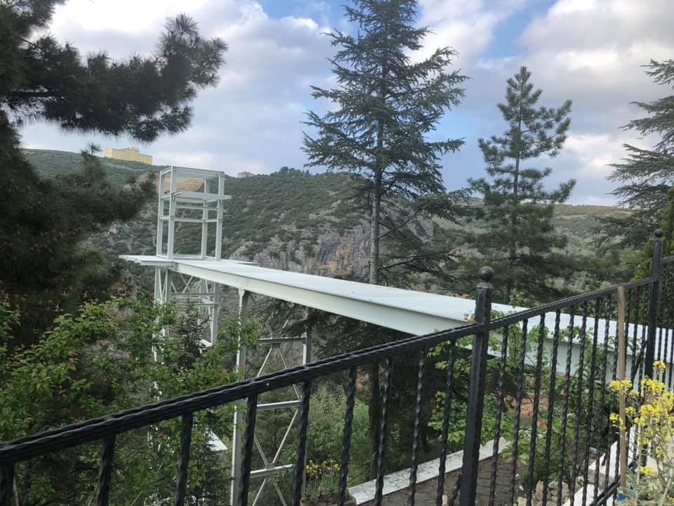 Şeyh Edebali Türbesi’ne inşa edilen asansör hızla yükseliyor 
