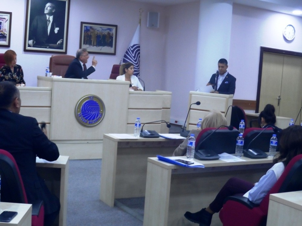 Seyhan Belediye Meclisinde gergin anlar 