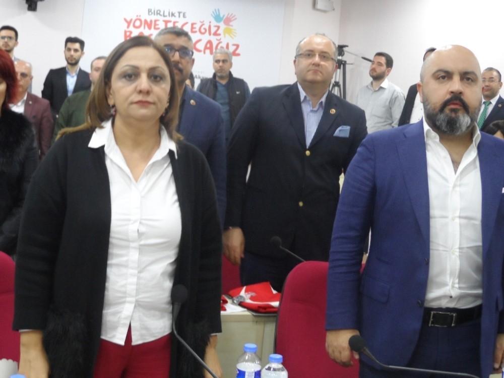 Seyhan Belediye Meclisi’nden şehitlere saygı toplantısı 