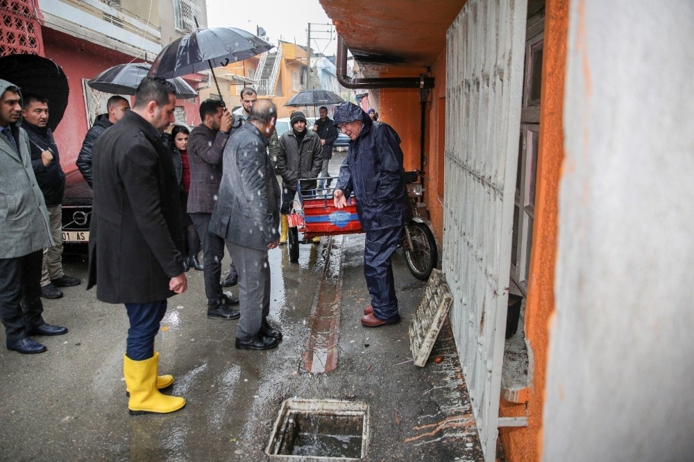 Seyhan Belediyesi, evini su basan halkı konuk edecek 