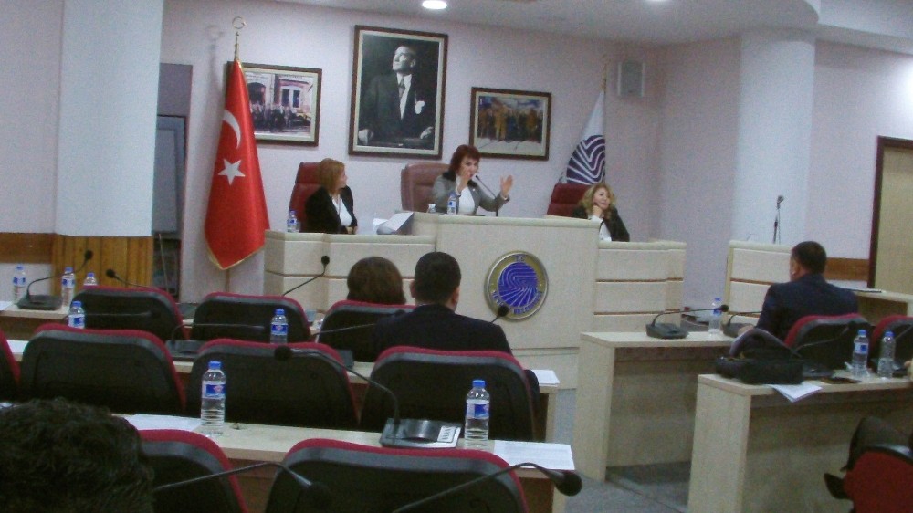 Seyhan’da komisyon krizi 