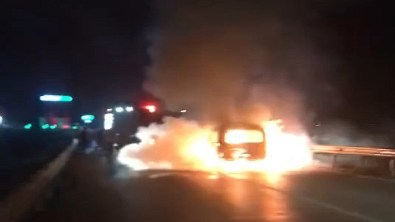 Seyir halinde alev alev yandı