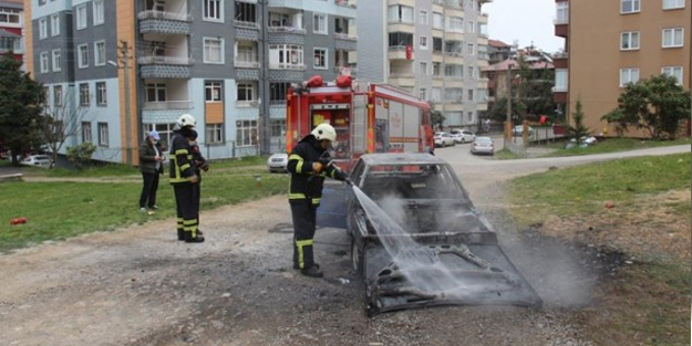 Seyir halindeki araç alev aldı