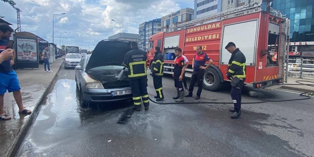 Seyir halindeki araç alev aldı