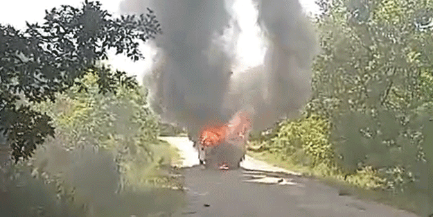 Seyir halindeki araç alev topuna döndü