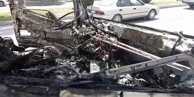 Seyir halindeki araç alev topuna döndü