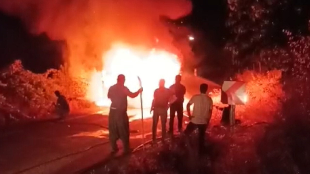 Seyir halindeki araç alev topuna döndü