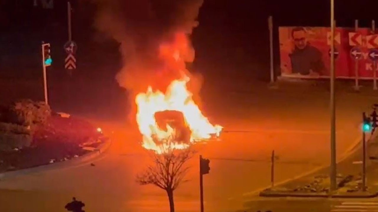 Seyir halindeki araç alev topuna döndü