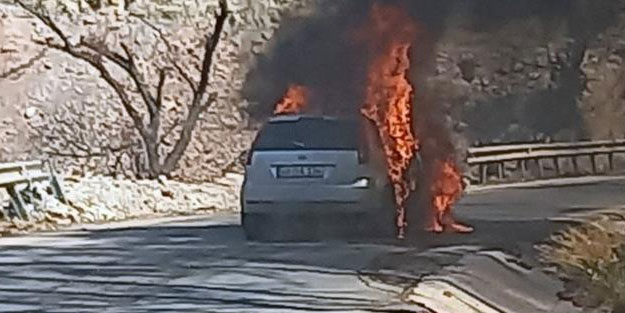 Seyir halindeki araç yanmaya başladı