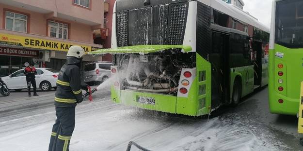 Seyir halindeki belediye otobüsünde korkutan yangın