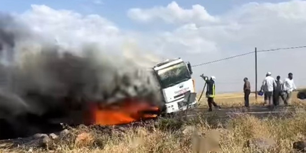 Seyir halindeki kamyon alev topuna döndü