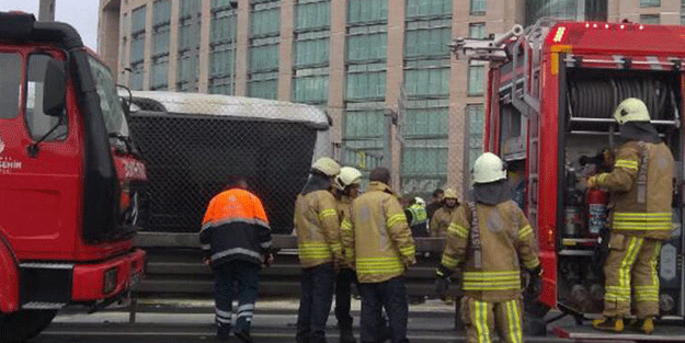 Seyir halindeki metrobüste yangın çıktı