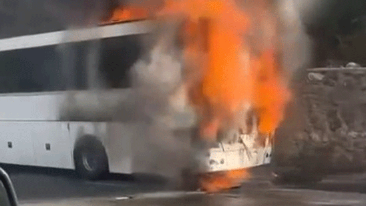 Seyir halindeki otobüs cayır cayır yandı!