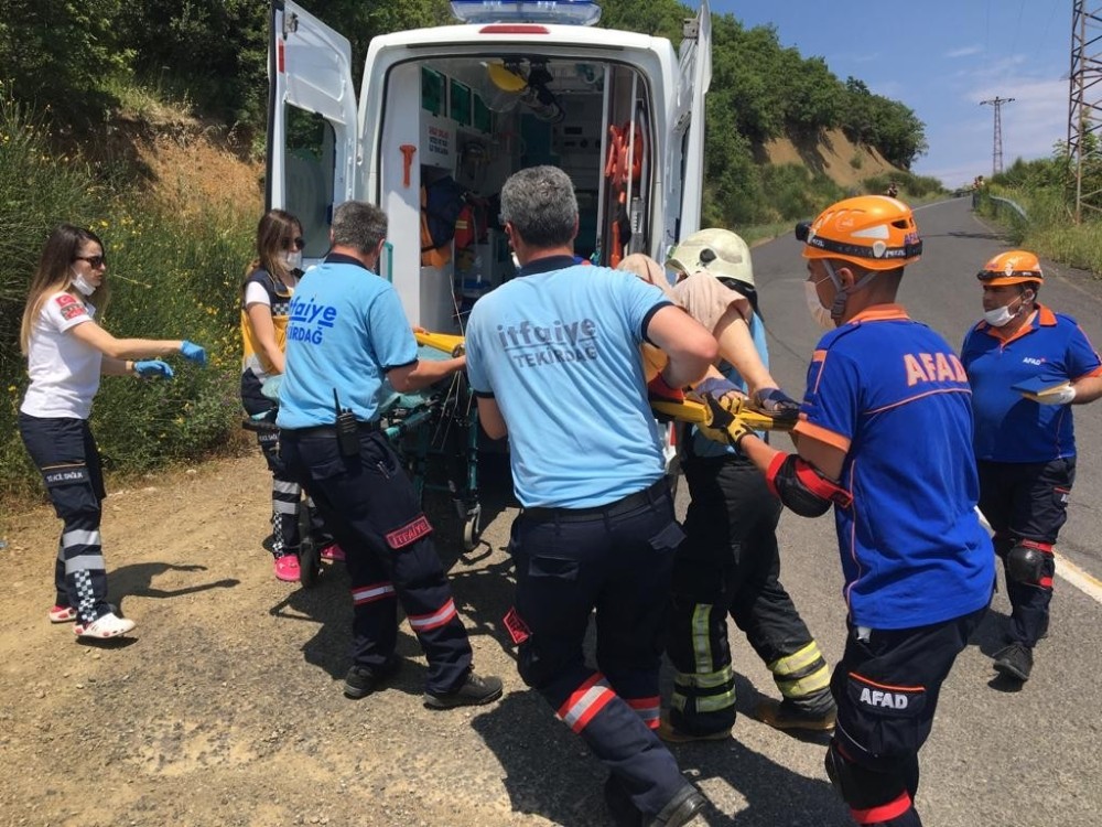 Seyir halindeki otomobil 40 metre uçurumdan yuvarlandı 