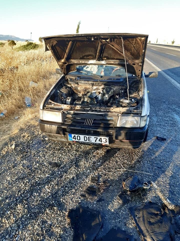 Seyir halindeki otomobil alev aldı 