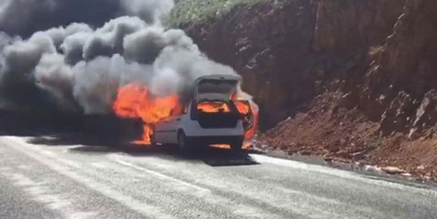 Seyir halindeki otomobil alev aldı: 2 yaralı