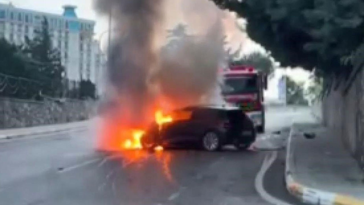 Seyir halindeki otomobil bir anda alev aldı!