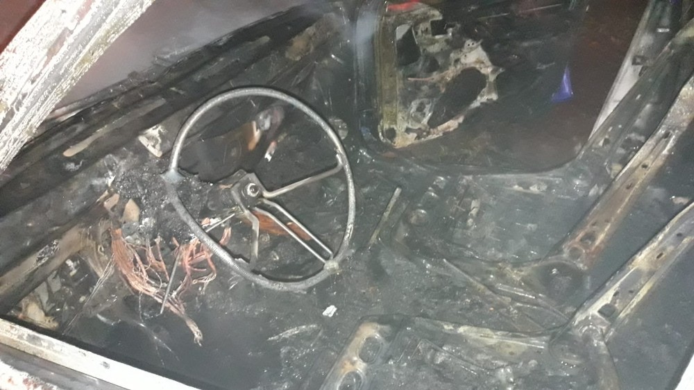 Seyir halindeki otomobil küle döndü 