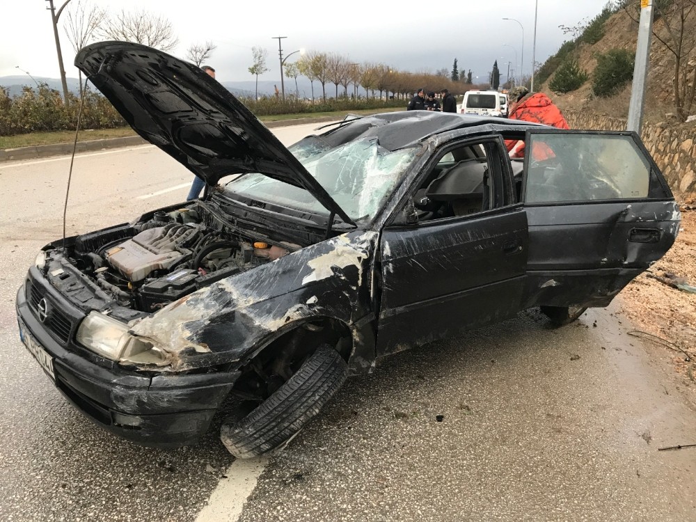 Seyir halindeki otomobil takla attı, sürücüsü yaralandı 