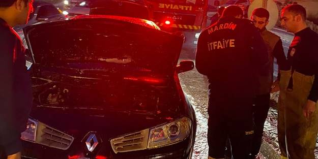 Seyir halindeki otomobil yandı