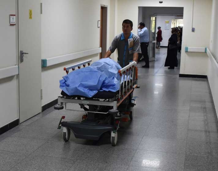 Seyir halindeki otomobilden bir kişi atıldı 