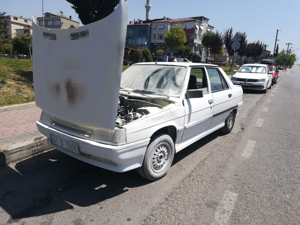 Seyir halindeki otomobili küle dönmekten itfaiye kurtardı 
