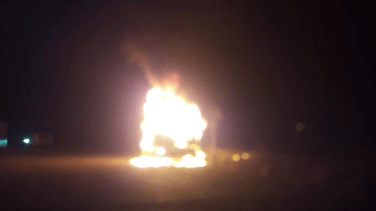 Seyir halindeki tır alev topuna döndü