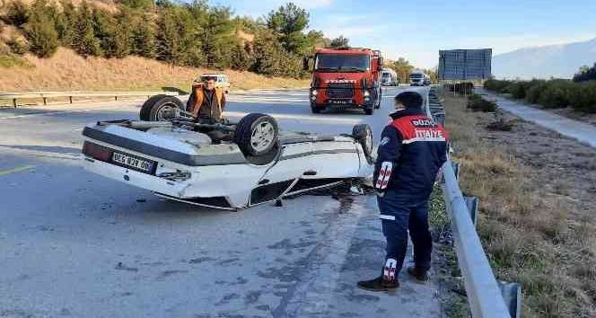 Seyir halindeki tıra arkadan çarpan otomobil takla attı
