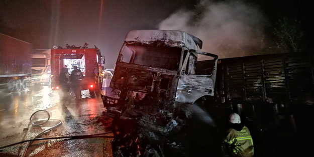 Seyir halindeki TIR'da yangın çıktı