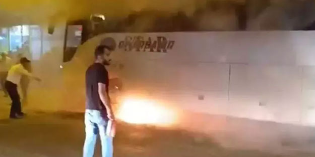 Seyir halindeki yolcu otobüsü alev alev yandı