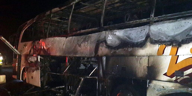 Seyir halindeki yolcu otobüsü cayır cayır yandı!