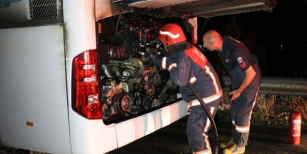 Seyir halindeki yolcu otobüsü yandı