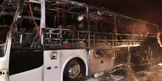 Seyir halindeki yolcu otobüsü yandı