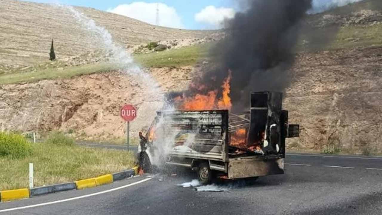 Seyir halindeyken alev topuna döndü