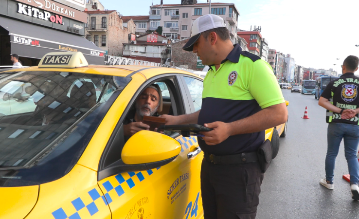 Seyir halindeyken telefonla konuşan taksiciden ilginç savunma 