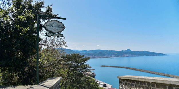 Seyir terası yaz sezonunda da misafirlerini bekliyor