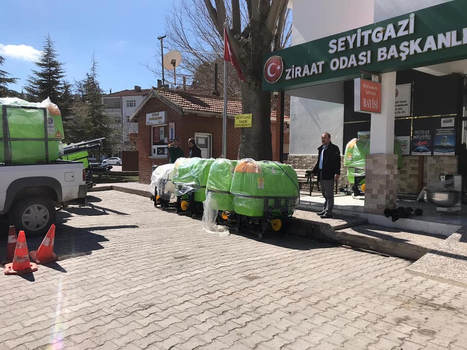 Seyitgazili çiftçilerden ’Biz tarladayız, sen evde kal’ çağrısı 