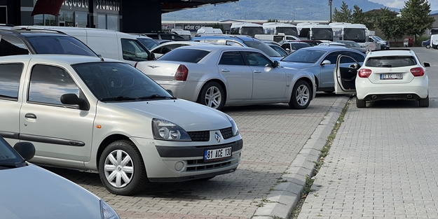 Şeytana pabucu ters giydiriyorlar! Otomobilde yok böyle dolandırıcılık yöntemi