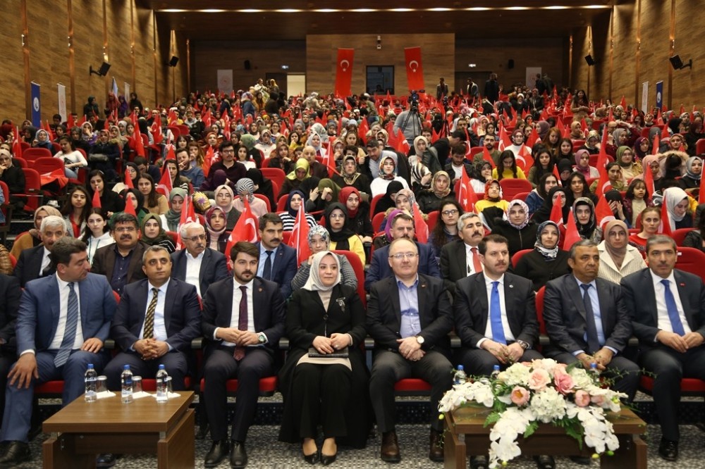 Sezai Karakoç’un hayata bakışı öğrencilere anlatıldı 