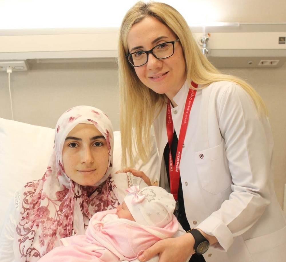 Sezaryen sonrası normal doğumla ikinci kez anne oldu 