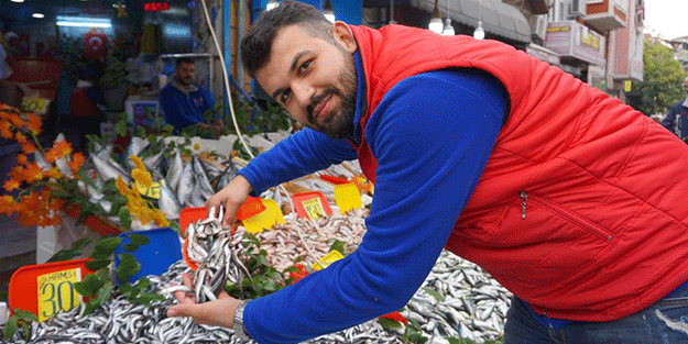 Sezona 80 liradan başladı! Hamsinin fiyatında büyük çöküş
