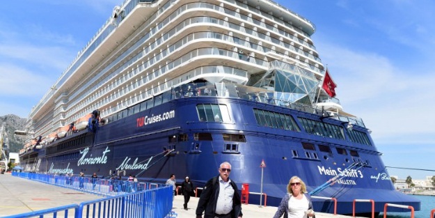 Sezonun ilk kruvaziyeri geldi