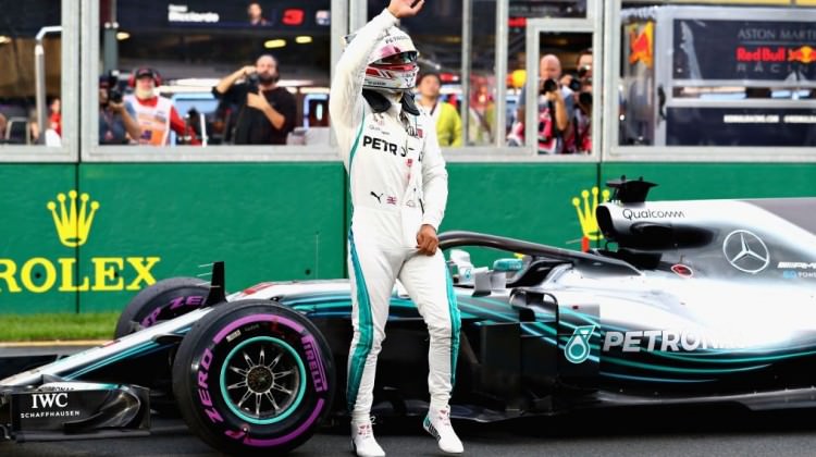 Sezonun ilk yarışınde 'pole' Lewis Hamilton'un!