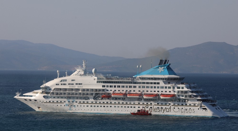 Sezonun son gemisi Kuşadası’nda 