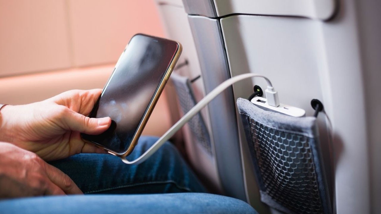 SHGM’den şarj yasağı kararı! Uçakta powerbank için yeni dönem